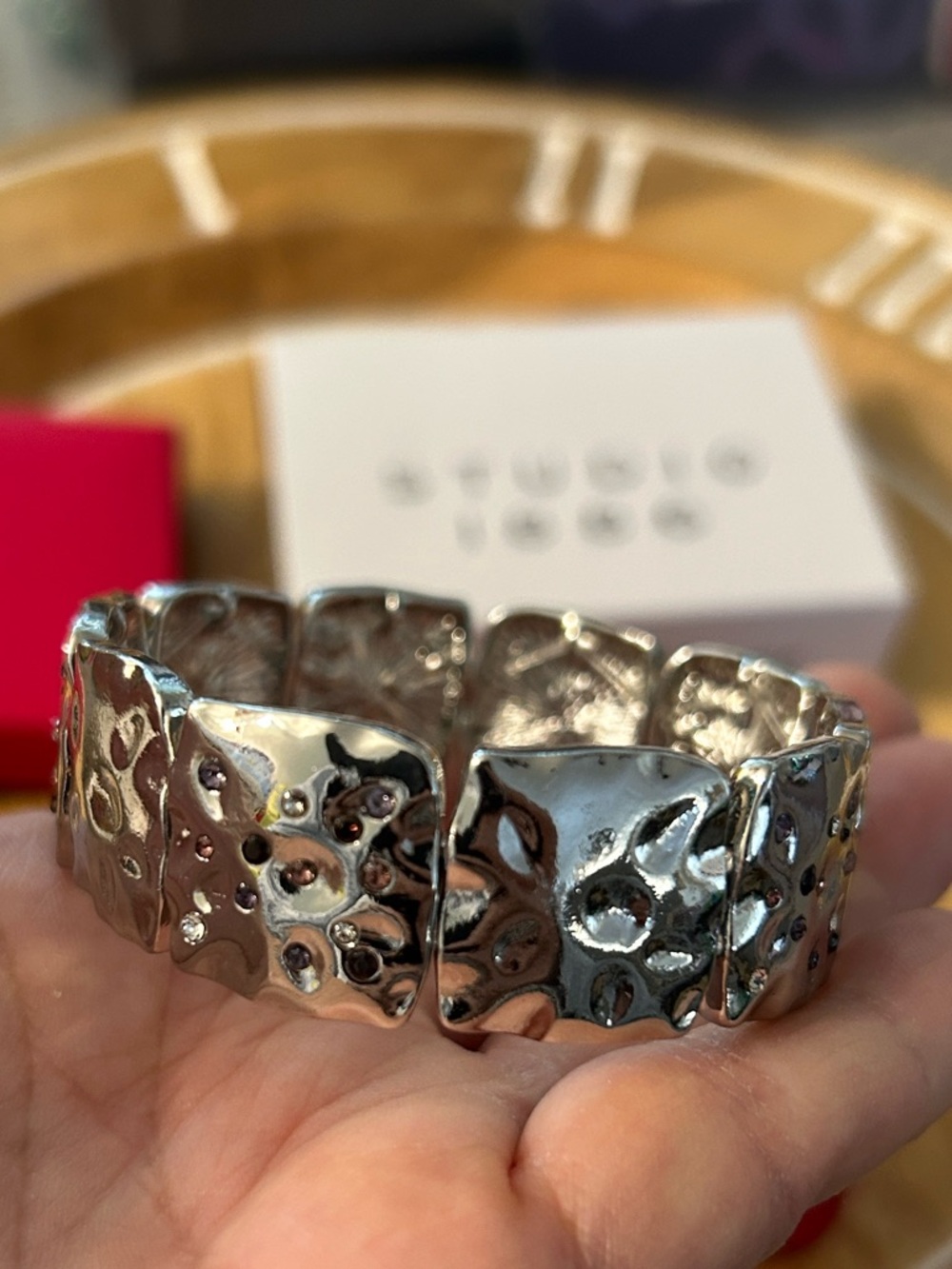 Avon Gleaming Silvertone stretch Bracelet NEW hammered squares